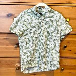 EUC J Crew palm print flex slim cut short sleeve shirt